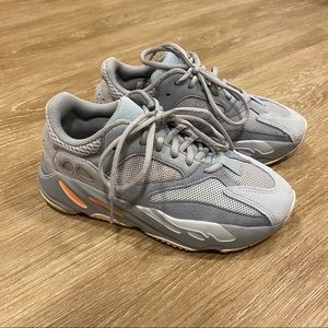Yeezy boost 700 Inertia